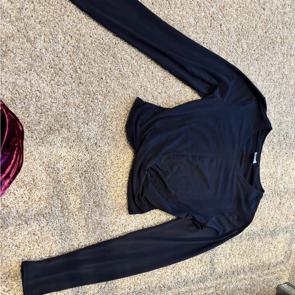 Athleta Black Long Sleeve Cropped Top